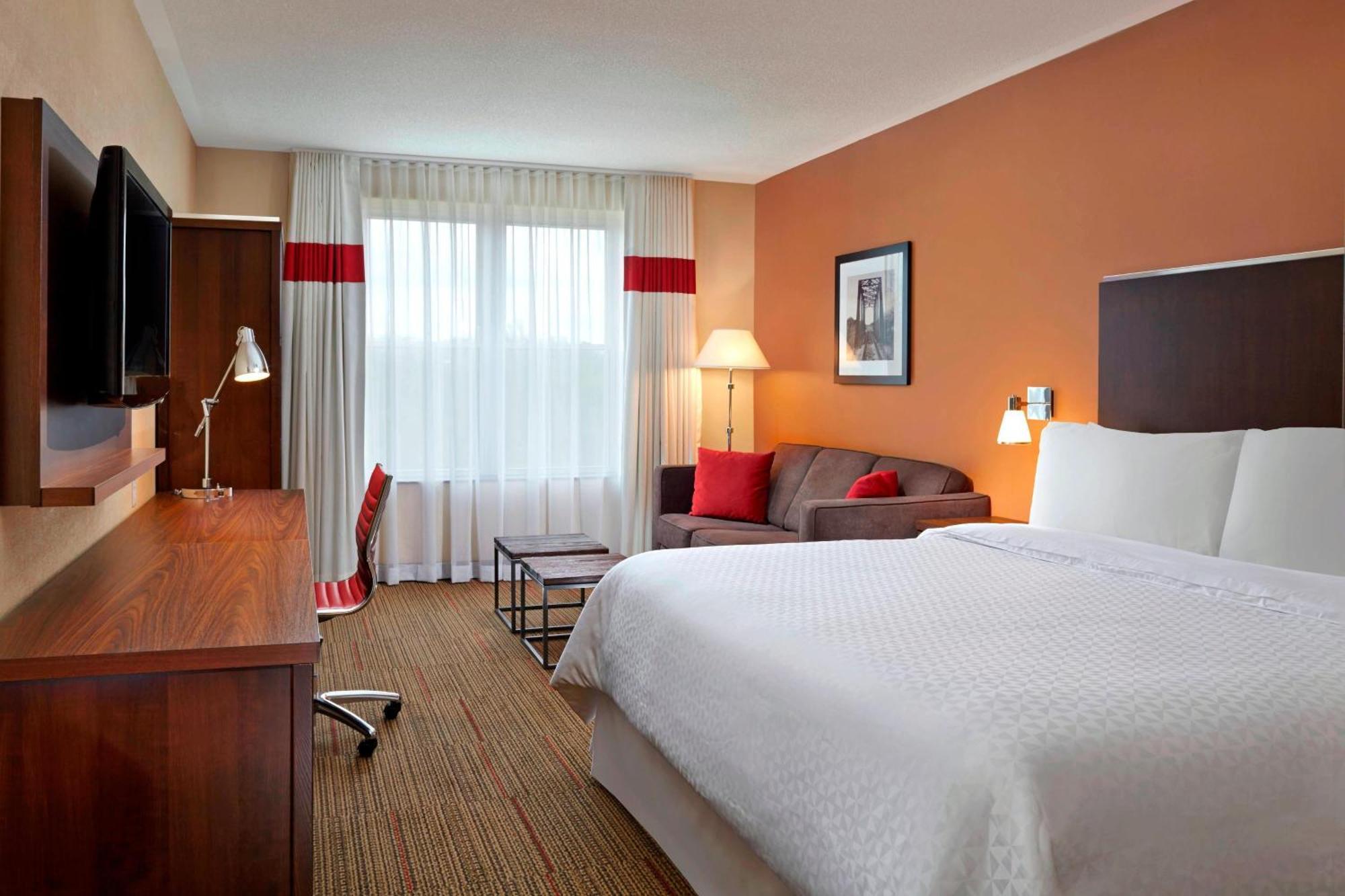 Four Points By Sheraton Hotel 3*